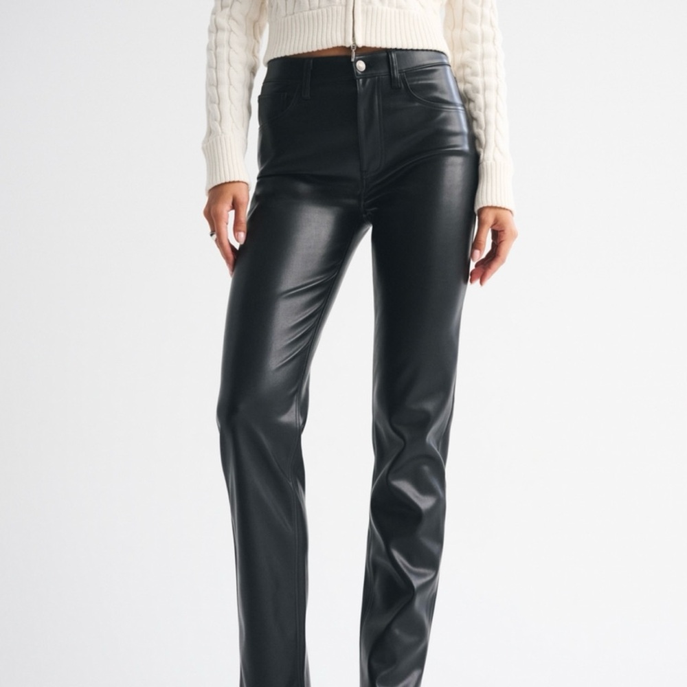 Abercrombie & Fitch- High Rise 90s Straight Vegan Leather Pants. Black. 33LONG